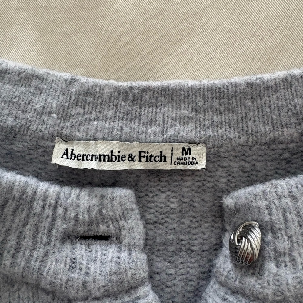 Abercrombie & Fitch Light Gray Crew Neck Sweater - Picture 2 of 2
